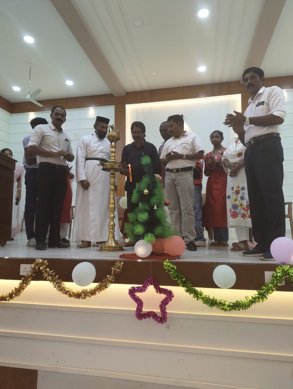 മെട്രോപോളിറ്റൻ ഹയർസെക്കൻഡറി സ്കൂളിൽ ക്രിസ്മസ് ആഘോഷം